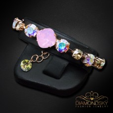 Aproce „Apžilbinošs Mirdzums II (Rose Water Opal / Aurora Borealis / Golden Shadow)“ ar Swarovski™ kristāliem