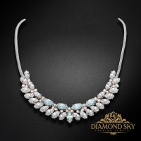 Kāzu kaklarota „Pavasaris (White Opal / Aurora Borealis)“ ar Swarovski™ kristāliem