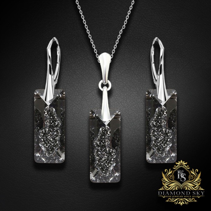 Sudraba komplekts „Augošais Kristāls II (Silver Night)“ ar Swarovski™ kristāliem