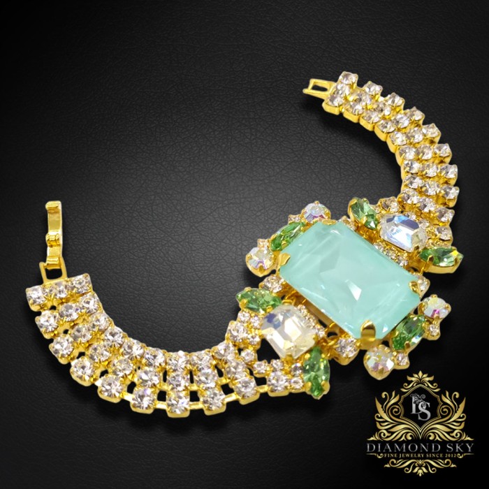 Aproce „Aurora (Soft Mint Ignite / Moonlight / Reinvented Peridot / Aurora Boreale)“ ar Swarovski™ kristāliem